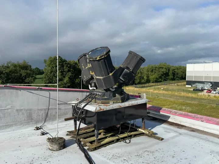 Skytracker/Suchscheinwerfer, Doppelkopf, mit Standfuß, für Dachmontage